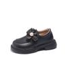 Novos Sapatos Pequenos de Couro Versáteis para Meninas Outono/Inverno 2025 Sapatos Casuais Antiderrapantes Estilo Princesa Sola Macia Sapatos Simples Estilo Britânico