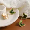 Clip para Oreja de Mariposa de Cristal Verde Dopamina Estilo Bosque Bobina de Mosquito Pendientes de Lujo Ligero Francés Pendientes de Nicho de Gama Alta