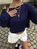 Sudadera corta de estilo europeo y americano para mujer, hombros descubiertos, color liso, hombros caídos, manga larga, holgada, hombro asimétrico, top corto casual para primavera y otoño