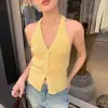 Elegante colete de tricô laranja com decote V e gola halter para mulheres, de abotoamento simples, justo ao corpo, sem mangas, top de verão 2026