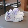 Tenis de caricatura para niñas, nuevo estilo primavera-verano 2026, bonitos y elegantes zapatos casuales de suela suave estilo princesa para niños