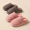 Pantuflas de algodón impermeables de cuero PU para hombre en invierno, pantuflas cálidas de EVA para interior, anticongelantes y antideslizantes, adecuadas para usar en exteriores, pantuflas de pareja para mujer en invierno