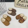 Novedad Otoño/Invierno 2026 Pantuflas Caseras para Niños Felpa Plus Calientes Estilo Birkenstock Suela Suave Sin Cierre Fondo Plano Pantuflas de Algodón