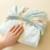 Juego de tres piezas de sábana de gasa de doble capa para dormir desnudo, estampado de dibujos animados, protector de cubierta de cama individual/doble para dormitorio, cubierta de colchón Simmons