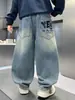 Jeans Casuais de Corte Curvo da Nova Moda Primavera 2026 para Crianças e Adolescentes Calças Longas Versáteis Tendência