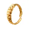 Moda Europea y Americana Diseño de Nicho Simple y Único Patrón Irregular Plisado Anillo Abierto para Mujer Anillo Chapado en Oro de 18 Quilates de Acero Inoxidable