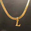 Collar de acero de titanio de alta fijación de dos piezas con 26 letras en inglés, cadena de clavícula con apellido femenino, nicho de lujo, tocador en línea, amantes rojos