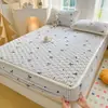 Inspeccionado de CalidadSábana Bajera Acolchada de Vellón de Leche Protector de Colchón Juego de Tres Piezas Funda Otoño Invierno Cálida Cubierta de Cama Protectora Almohadilla