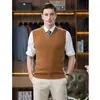 Colete suéter de malha masculino de inverno, forrado com fleece, grosso, gola V, cor sólida casual, camada interna térmica para homens de meia-idade