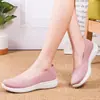 Zapatos planos tejidos de estilo Old Beijing para mujer 2025, zapatos sin cordones para madres de mediana edad y mayores, transpirables para primavera, otoño y verano