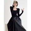 Vestido Preto Estilo Hepburn Outono/Inverno 2026 Temperamento Francês Manga Longa Slim Fit Gola Quadrada Tricô Longo Pulôver Emagrecedor