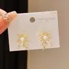 Brincos de Prata Leve Luxo Flor Estrela de Zircônia Pérola Artificial Estilo Retrô Modernos Elegantes Brincos de Alta Qualidade para Mulheres