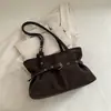 Nova bolsa de ombro sob o braço com design de nicho estilo motocicleta para mulheres, estilo coreano, grande capacidade, bolsa de ombro simples para o dia a dia, 2026