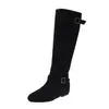 Botas de plataforma de nuevo estilo para mujer que aumentan la altura, estilo western retro con hebilla de cinturón, botas de caña alta, estilo coreano, versátiles, cómodas, botas de suela plana y caña ancha