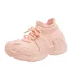 Tênis robustos para meninas primavera e outono 2025 novos sapatos de malha respiráveis para meninas sapatos tipo meia para crianças tênis esportivos slip-on para meninos