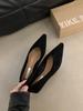 Scarpins Retrô de Salto Baixo e Bico Fino Sapatos Femininos 2025 Novo Primavera e Outono Camurça Elegante Slip-On Sapatos para Roupa de Trabalho