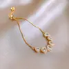 Pulsera Flor de Circonita Chapada en Oro Real Nicho Dulce Versátil Pulsera Temperamento Lujo Ligero Joyería de Gama Alta para Mujeres Al Por Mayor