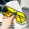 Gafas de sol de estilo nuevo 2022 para mujer, estilo europeo y americano, personalizadas, de montura grande, de una pieza, a prueba de viento, con diseño decorativo para fotografía callejera simple para hombre.