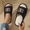 Nuevas Zapatillas de Felpa Versátiles para el Hogar Estilo Invierno para Parejas, Calentitas con Forro de Felpa y Punta Abierta, Modernas y Cómodas para el Piso