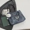 Bolsa Tote de Grande Capacidade Feminina Nova Moda Primavera e Outono 2025 Bolsa de Ombro Versátil Bolsa de Axila para Estudante Aula Trabalho