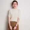 Suéter feminino de cashmere 100% puro com gola semi-alta, corte solto e mangas curtas, adequado para usar em camadas