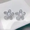 Aretes de Perlas de Agua Dulce Naturales Zhuji para Mujer, Diseño Único de Flor Hueca, Elegantes Accesorios de Oreja con Perlas, Suministro al Por Mayor