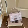 Bolsa Pequena Super Quente para o Dia a Dia Feminina 2026 Nova de Verão de Alta Qualidade Nicho Bolsa Quadrada Pequena de Ombro Cruzado