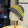 Nuevo sombrero de pescador para mujer para otoño e invierno, sombrero de cubo tejido de punto colorido con diseño calado, moderno y versátil, sombrero para protección solar para viajes al aire libre