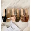 Versão em Pele de Ovelha! Sandálias Slip-On Estilo Retrô para Mulheres, Novo Modelo de Verão 2026, Estilo de Férias, Sandálias Versáteis para Uso Externo para Mulheres