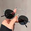 Gafas de Sol Estilo Coreano para Celebridades de Internet con Montura Dorada para Mujer, Gafas de Sol de Calle con Montura Ovalada, Modernas y Únicas, Hacen que la Cara Parezca Más Pequeña, Gafas de Sol Polarizadas
