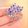 Corea del Sur Ropa de Moda Nueva Broche de Alta Gama Pedrería Bufanda de Seda Cristal Antiluz Pin Corsage Joyería de Perlas