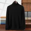 Otoño e Invierno Nuevo Tejido de Cachemira Capa Base Holgada Commute de Negocios Manga Larga Cálido Casual Cuello Alto Para Hombre