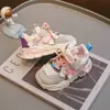 Outono 2024 Novo Ultraleve Solado Macio Sapatos de Menina Sapatos de Papai Sapatos Esportivos Infantis Tênis de Corrida Versátil de Malha para Meninos