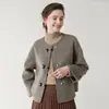 Nueva Chaqueta de Lana Estilo Occidental Estilo Otoño 2025 Moda Color Sólido Cuello Redondo Cárdigan Nuevo Estilo Chino Top para Mujer