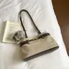 Bolso de hombro de alta calidad estilo coreano, nueva colección otoño 2026, bolso retro de gamuza para debajo del brazo, moderno bolso baguette de color liso