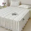 2024 Nueva Falda de Cama Estilo Princesa Pieza Única Colcha Acolchada Engrosada Cubierta Antipolvo Juego de Tres Piezas Cubierta de Falda de Cama con Encaje