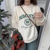 Moletom Gola Redonda Forrado com Fleece Estilo Americano High Street Chic Feminino Outono e Inverno Novo Design de Moda Nicho Carta Solto Casaco Top