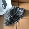 Boina de mezclilla desgastada y rota con ala grande, gorra de pintor tipo boina vintage para mujer que hace que la cara se vea más pequeña