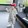 Conjunto de Verano para Niños, Elegante Conjunto a Cuadros, Nuevo Estilo Coreano 2026 Camisa de Manga Corta para Niños, Conjunto de Tres Piezas con Chaleco de Moda para Niños
