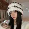 2025 Nuevo Gorro de Invierno Gorro Cálido Mismo Estilo que Celebridad de Internet Gorro de Felpa Patrón Coreano Gorro Cálido de Felpa para Exteriores para Mujeres