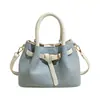Bolso de mano de nicho estilo coreano para mujer, nuevo bolso tote versátil para el día a día 2026, bolso de hombro y cruzado de alta gama
