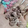 Laca Color Coral Polvo para Tallado Compactado Polvo de Concha Estéreo Flor Prensada Agujero Recto Flor de Rosa con Perlas Accesorios para Joyería DIY