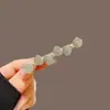 Pin de Corbatín Pequeño con Pedrería Dongdaemun Coreano para Mujer 2026 Nuevo Pin de Pelo para la Frente de Gama Alta Pin de Pato