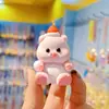 Cartoon Ano Novo Natal chaveiro de animal pequeno feminino fofo moda requintado boneca de resina chaveiro pingente de mochila