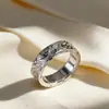 Anillo para Mujer con Vid en Relieve Moda Nicho Diseño de Personalidad Anillo con Textura Lujo Ligero Versátil Anillo para Dedo Índice Mayoreo