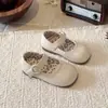 Zapatos de piel para niña para primavera y otoño, zapatos de princesa infantiles de suela blanda, zapatos individuales para bebé, zapatos de actuación retro florales de suela blanda