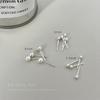 Brincos de Tarraxa de Feijão em Prata Esterlina de Luxo Leve para Mulheres Outono Novo Estilo Frio Ins Design de Nicho Brincos Piercing de Orelha para Dormir Haste de Orelha
