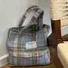 Bolso de Cuadros de Gran Capacidad para Viajes Diarios Nuevo Otoño e Invierno 2026 Bolso de Hombro de Lana a Cuadros Bolso Tote Versátil de Alta Gama