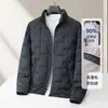 Chaqueta de plumón para hombre 2026 Otoño/Invierno Estándar Nacional 90% plumón Cuello alto Versión con cremallera Chaqueta cálida ligera casual para hombres jóvenes y de mediana edad Moderna