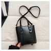 Nuevo Bolso Elegante de Color Puro Popular para Mujer 2025 Nuevo Otoño Textura Bolso Cubo de Hombro Cruzado para Viajes
